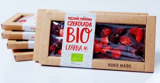 CZEKOLADA DESEROWA Z TRUSKAWKAMI I JEŻYNAMI BIO 53 g - CUKIERNIA STAROPOLSKA